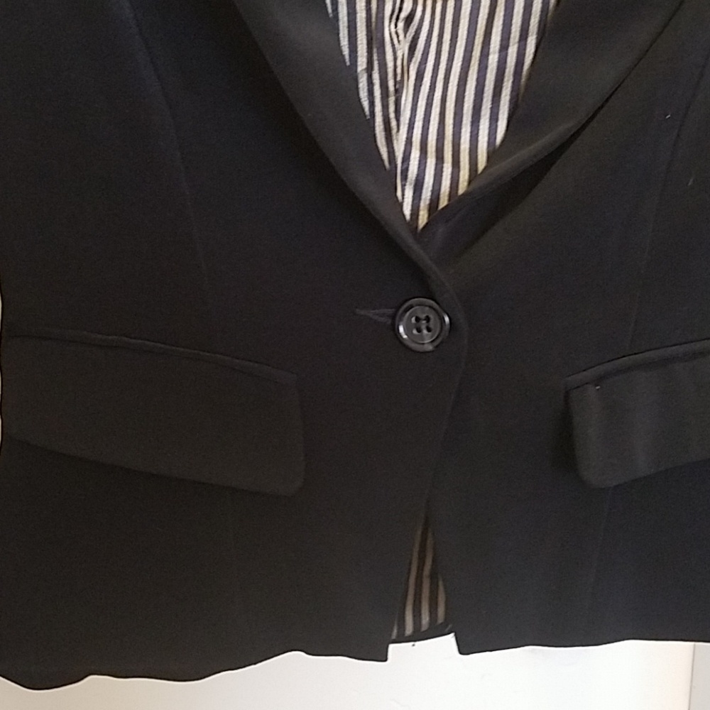 Blazer - Picture 3 of 4
